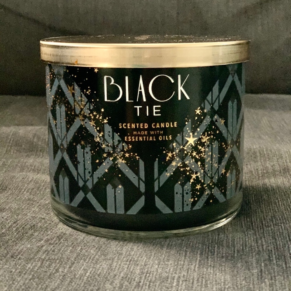 Bath and Body Works Black Tie Candle